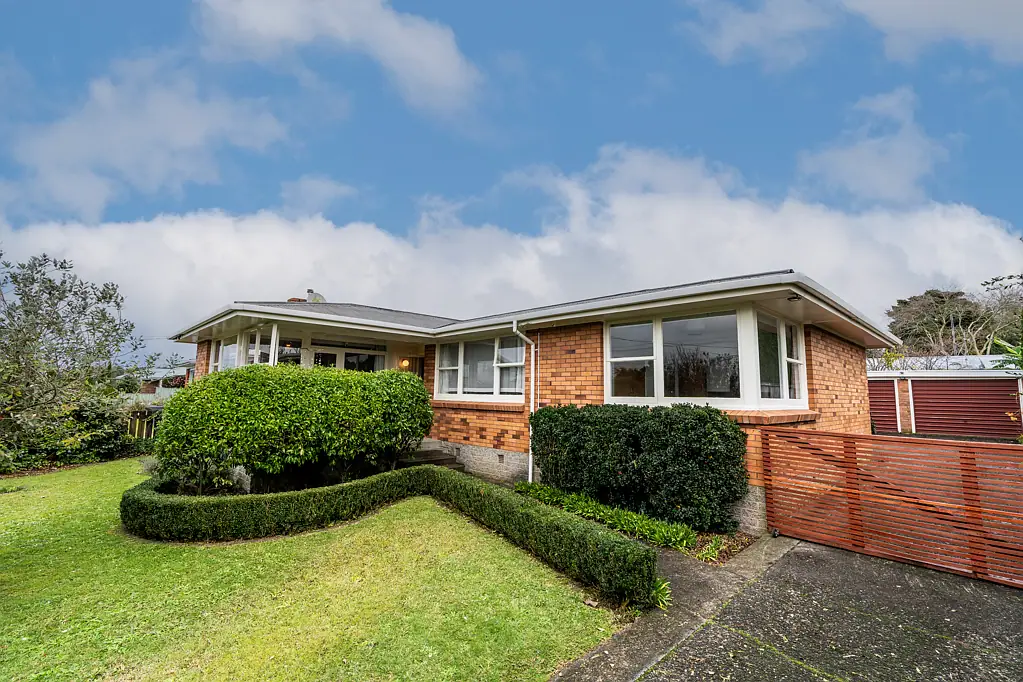 Enderley 3 Bedroom Spring-board into the Market!