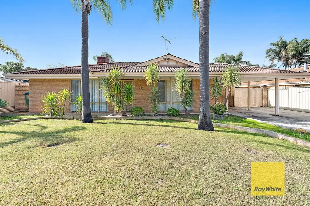 Well-Maintained 4 Bedroom Home Near Forest Lakes Shopping Centre