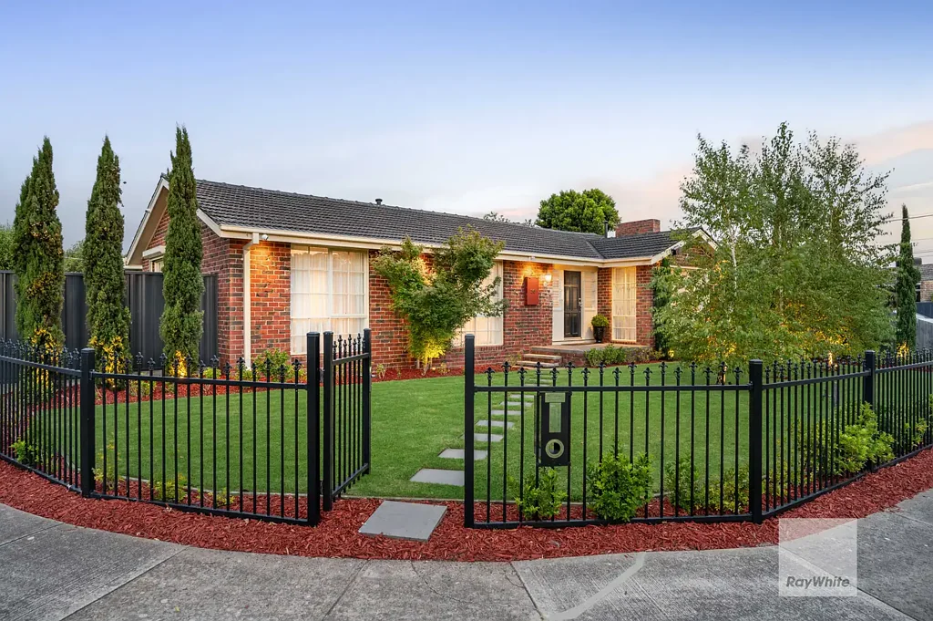 36 Aylesbury Crescent, Gladstone Park, VIC 3043