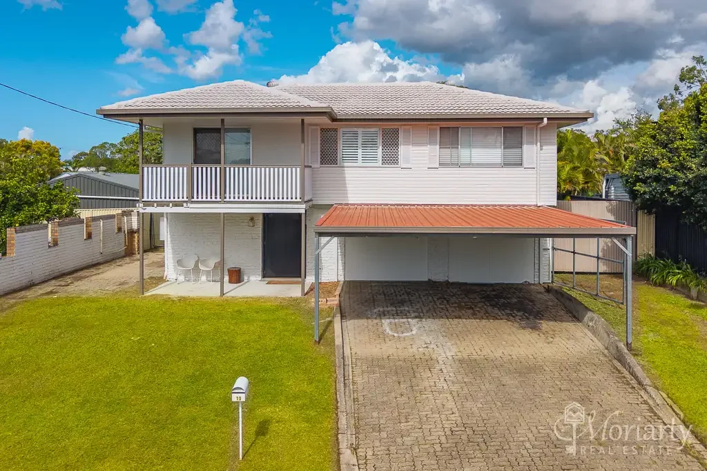 Burpengary 4房 直接面对Lions Park 现代装修四卧房 主卧带套间 开放式客厅 现代厨房步入式食品储藏室 双重生活潜力 大型娱乐区域 带电棚屋 Large Family Home with Shed, Side Access & Entertainer’s Patio