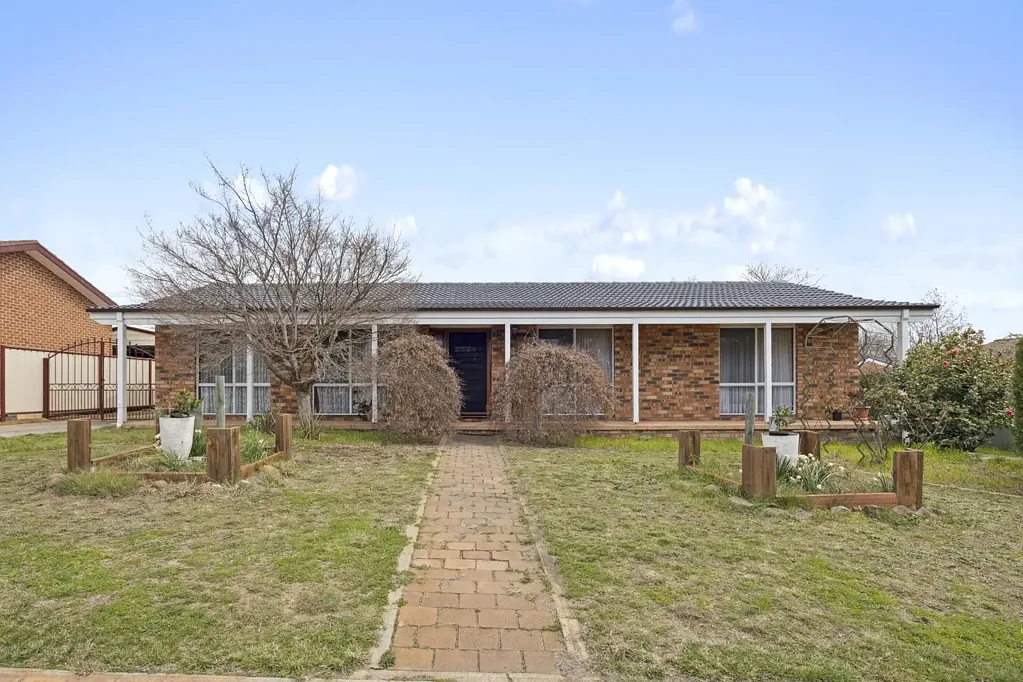 4 Maharatta Circuit, Isabella Plains, ACT 2905