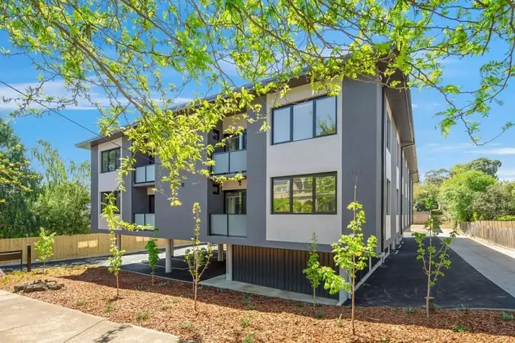 EXCLUSIVE EAGLEMONT BOUTIQUE LIVING