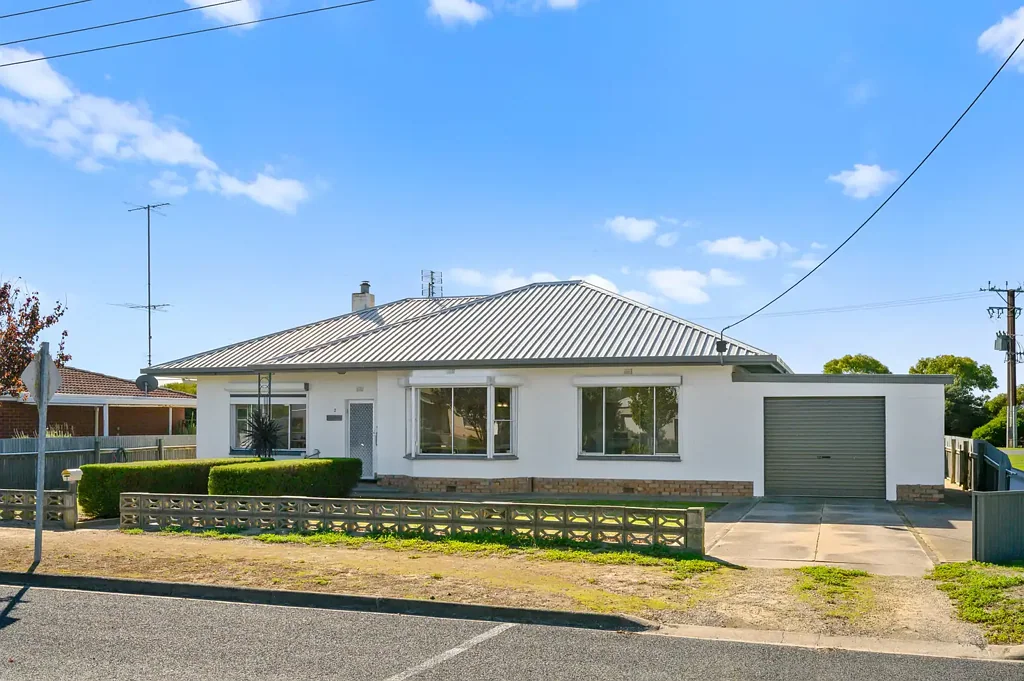 Kingston Se 3房  Renovated Family Home with Exceptional Shedding & Sustainable Living