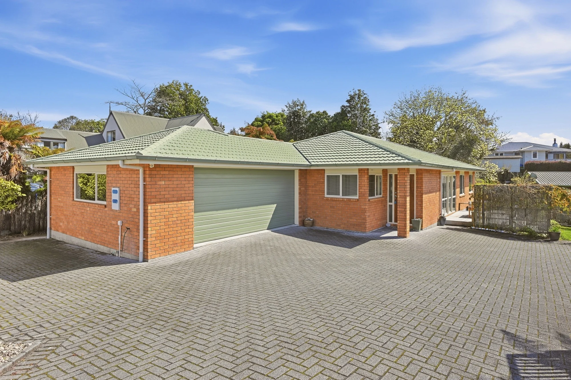 Springfield 4 Bedroom Brick & Tile Family Living