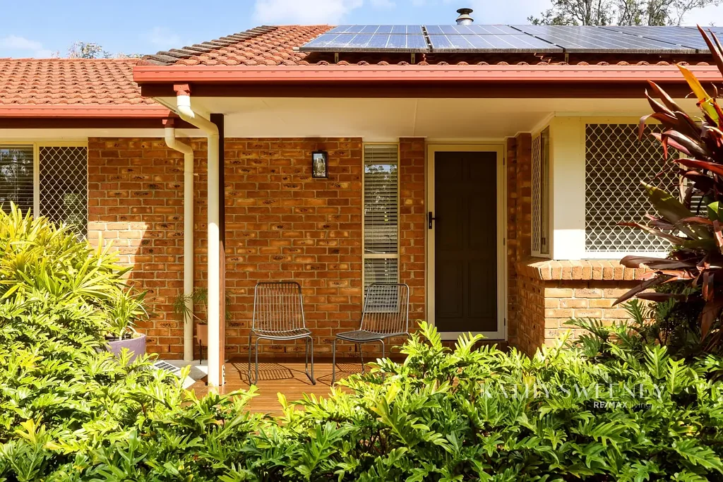 Burpengary 4房 占地 3,010 平方米，带三车位棚屋的精心维护住宅 Beautifully Maintained Home on 3,010m2 with 3 Bay Shed