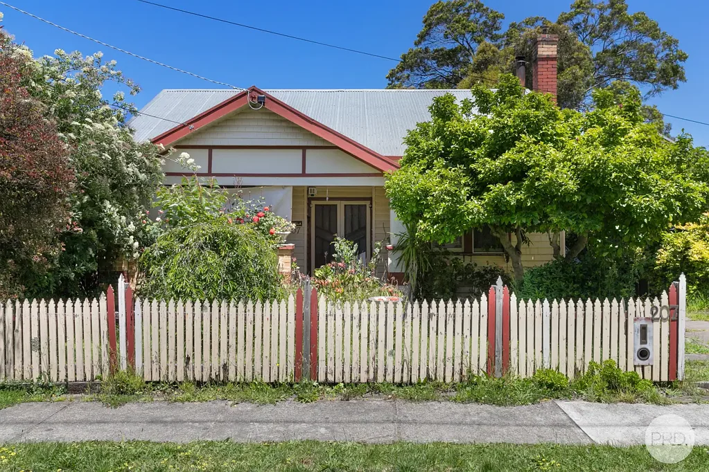 Sebastopol 4房  Huge Potential on 766m² - Walk to Shops & Schools