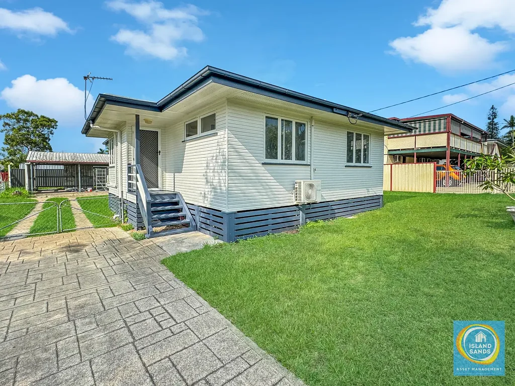 THREE BEDROOM HOME WITH SIDE ACCESS!