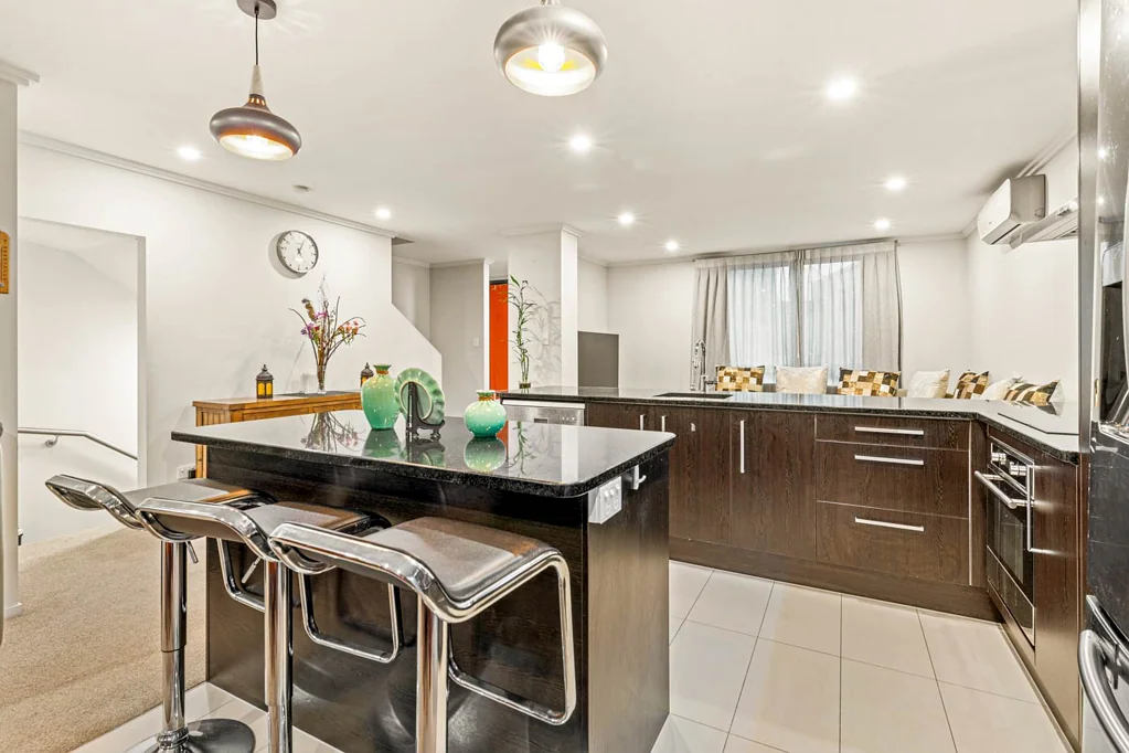 Flat Bush 4ਬੈੱਡਰੂਮ Prime Position & Unmatched Privacy