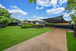 10 Silverwing Court, Deeragun