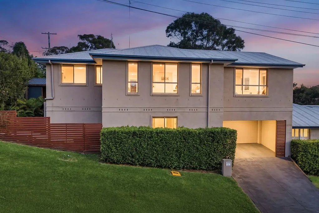 Bateau Bay 4ห้องนอน Entertainer's Oasis With Lake Views & Light Filled Living