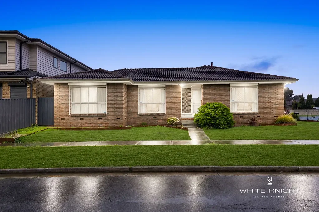 Deer Park 3房 完美的首次置业、明智的投资和家庭机会，位于街角地块 Perfect First Home, Smart Investment & Family Opportunity on a Corner Block