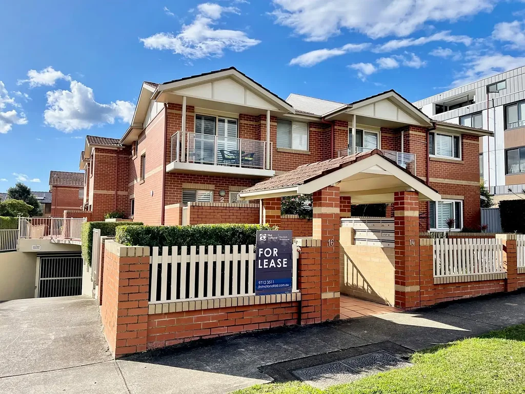 Spacious Two Bedroom Townhouse with Lock-Up Garage