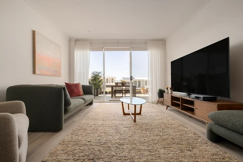 Katoomba 3房  Stylish Easy-Care Living on Torrens Title in a Peaceful Setting