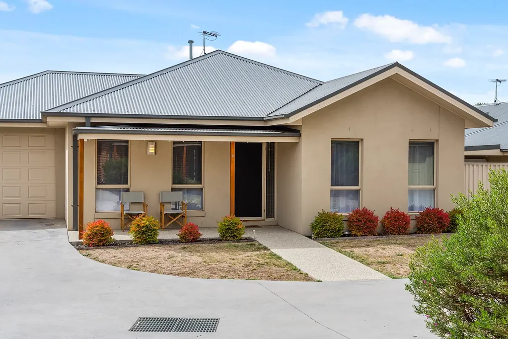 15/1 Roger Street, Romsey, VIC 3434