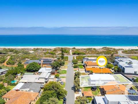 City Beach 3 Bedroom "As New" Contemporary Beach House |  Three Houses to Beach Track |  Sun-Drenched North Gardens & Ocean View Potential