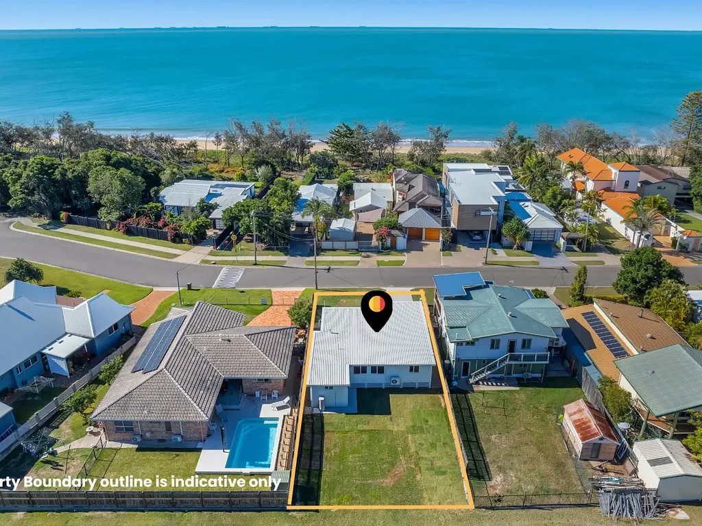 Tannum Sands 3 Bedroom Stunning Fully Renovated Home Just Steps from Tannum Beach
