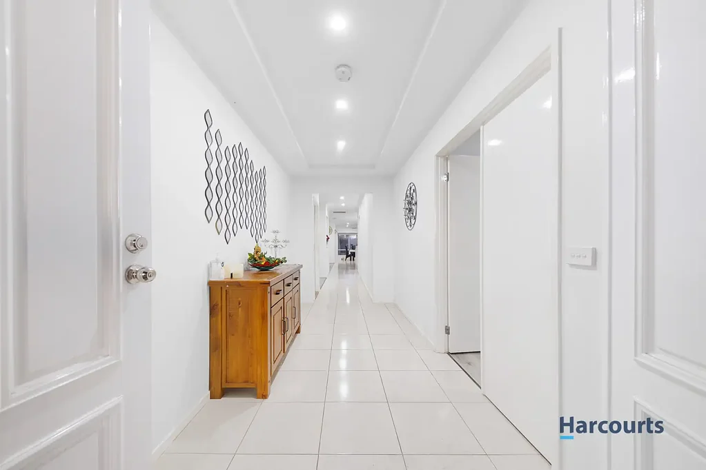 Truganina 4 Bedroom Family Home With 3 Living Area: Walking Distance To Tarneit Train Station.