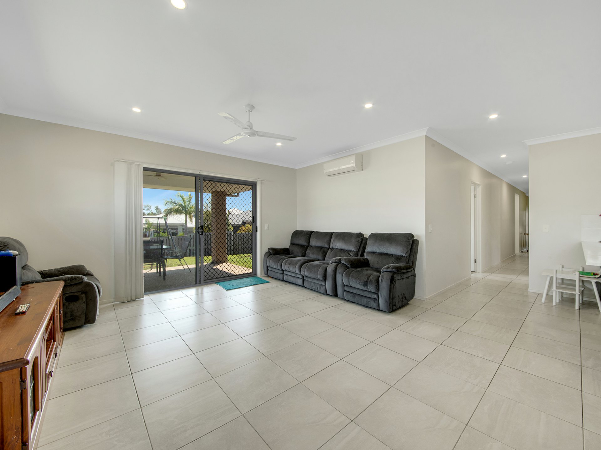 2 BUCHANEN ST, BOYNE ISLAND QLD 4680, 0 habitaciones, 0 baños, House