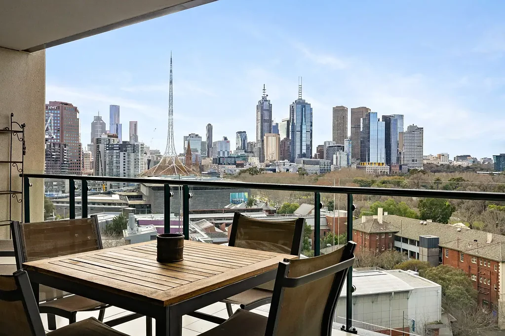 Fully Furnished - Melburnian Building