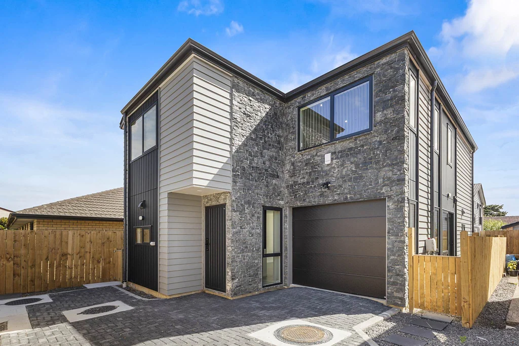Papatoetoe 3 Slaapkamer Brand New stand alone in central location!
