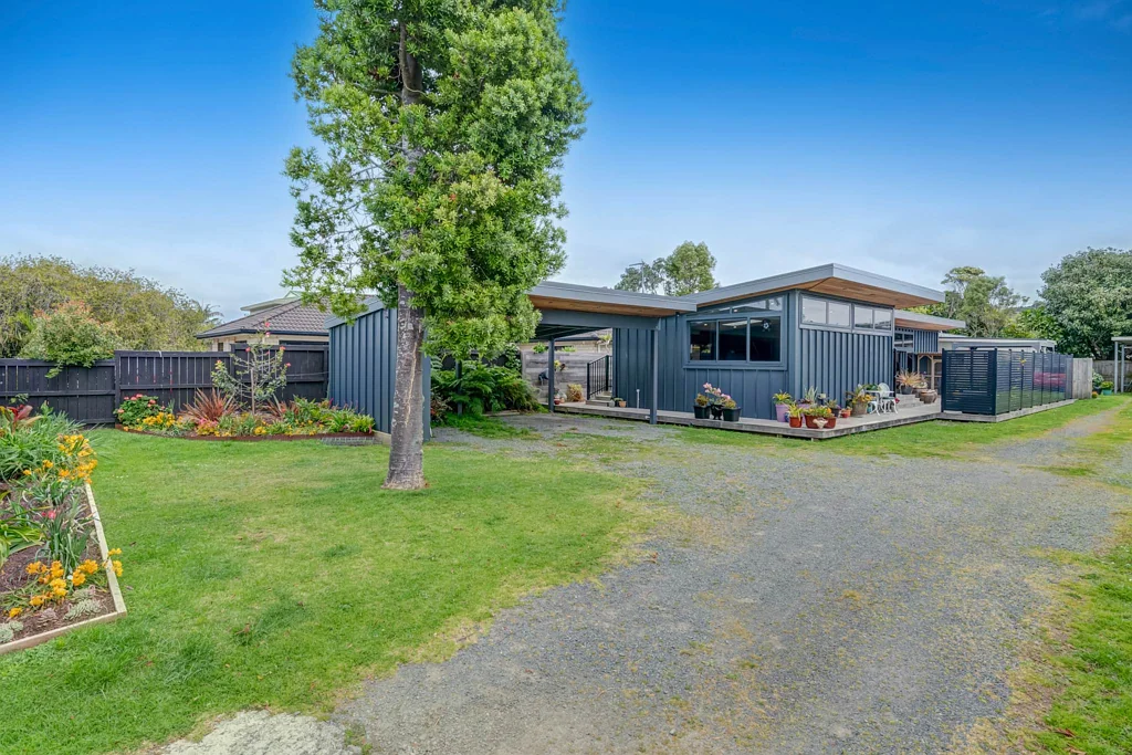 Manly 4 Bedroom TWO COTTAGES - BIG SITE - TOP BEACHSIDE LOCATION