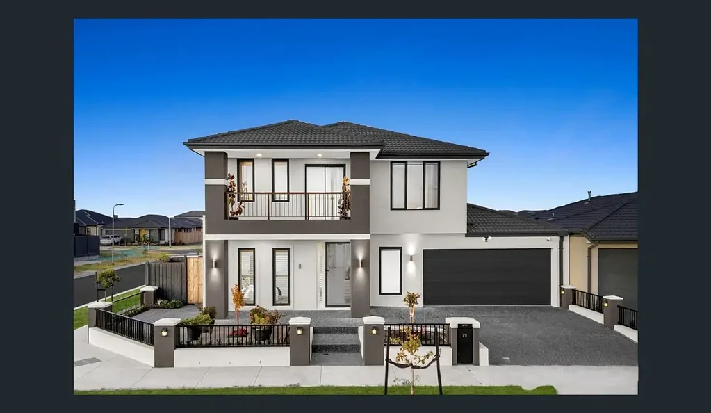 Modern 5-Bedroom Family Home with 10.5kW Solar System in Prime Clyde Location!