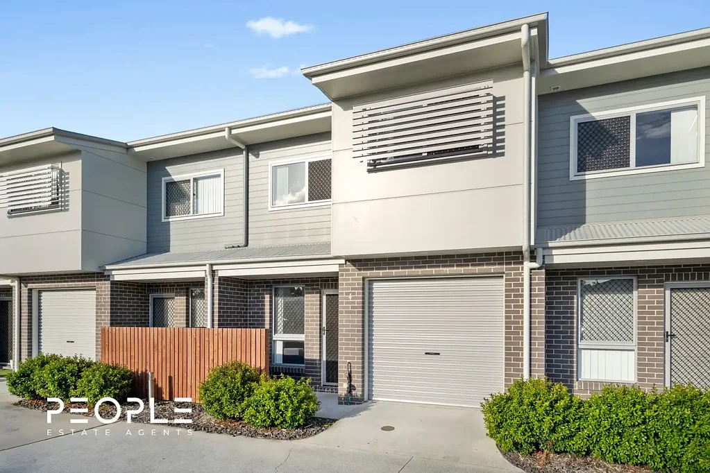 Browns Plains 3房 近新建筑低维护 即时租金回报 现代厨房电器 开放式起居区 私人户外空间 地理位置优越 Near New Townhouse in Great Location