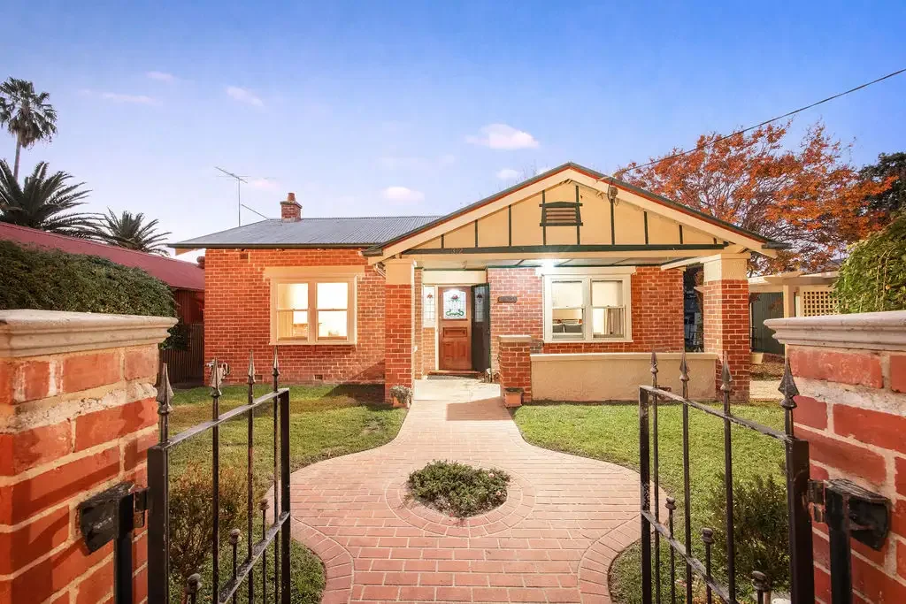 Albury 3 Bedroom Timeless Design in the Heart of Albury