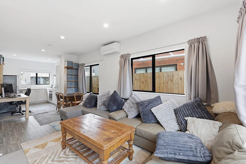 Manukau 2Moenga Modern Freehold Gem in the Heart of Manukau!