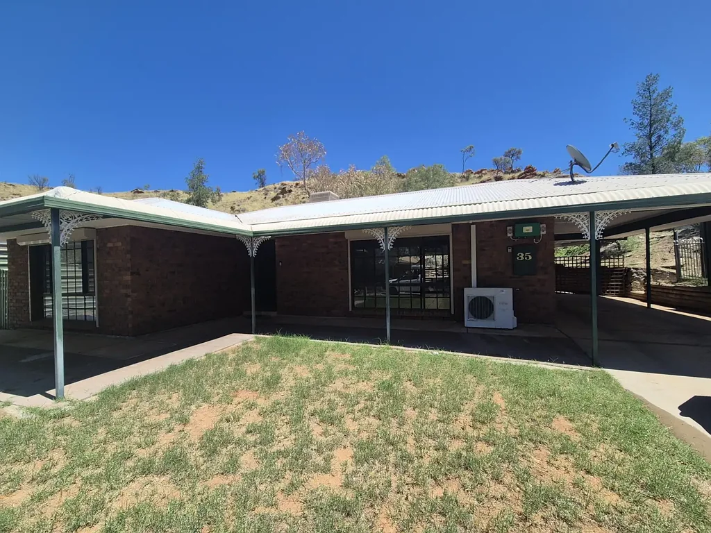 3 BEDROOM 1 BATHROOM AIRCONDITIONED HOME IN LARAPINTA