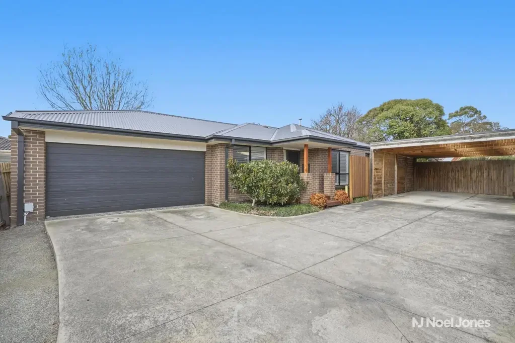 Stylish Single-Level Living with Space, Comfort & Convenience
