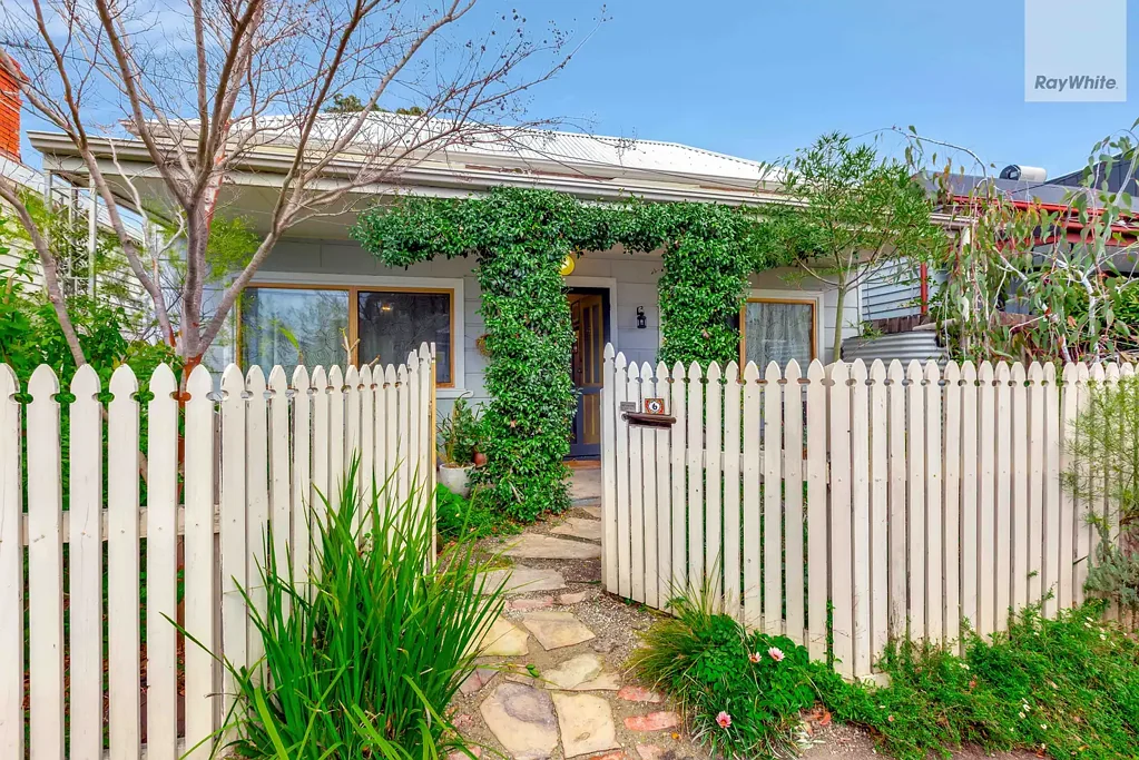 Light Filled Family Home with Beautiful Garden Oasis