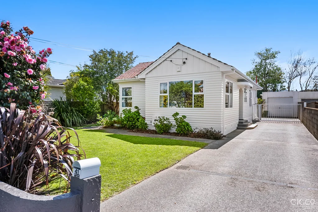 Lower Hutt 3 Bedroom SUN, PRIVACY & SO MUCH TO LOVE