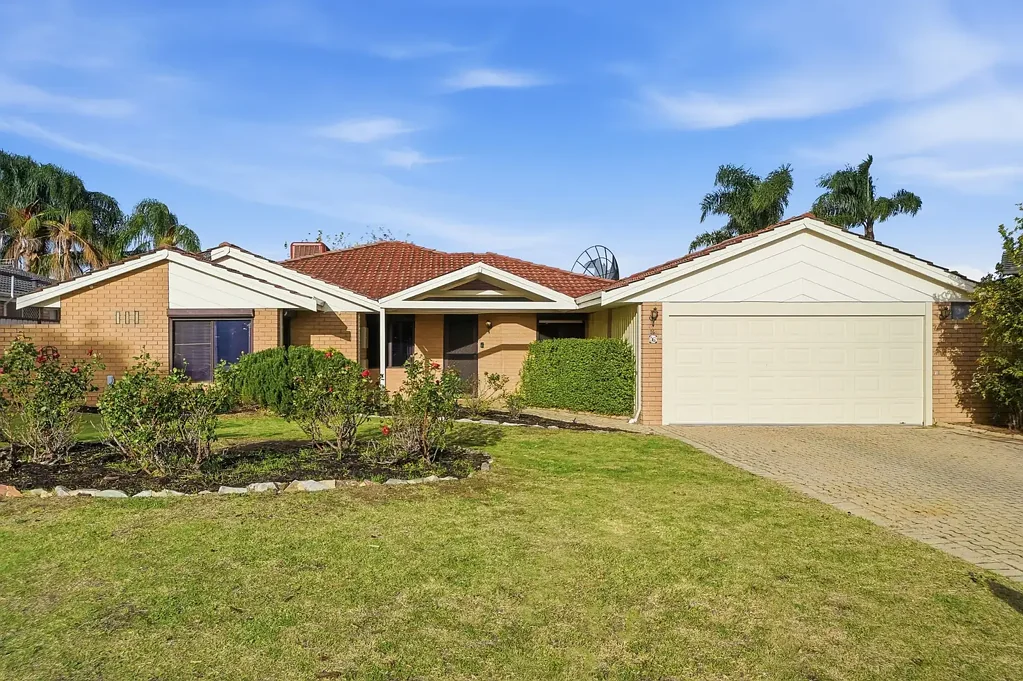 Ballajura 5ਬੈੱਡਰੂਮ LAKESIDE LIFESTYLE IN A TIGHTLY HELD POCKET - DON'T MISS OUT