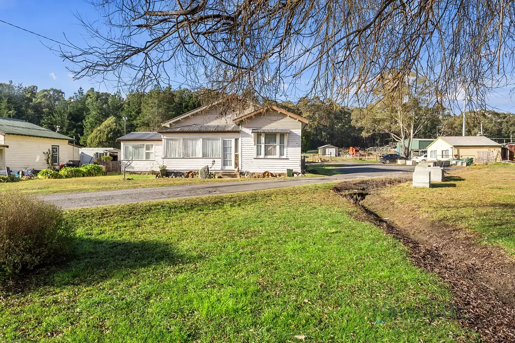 Railton 3 Bedroom Spacious Block & Cozy Living in Railton