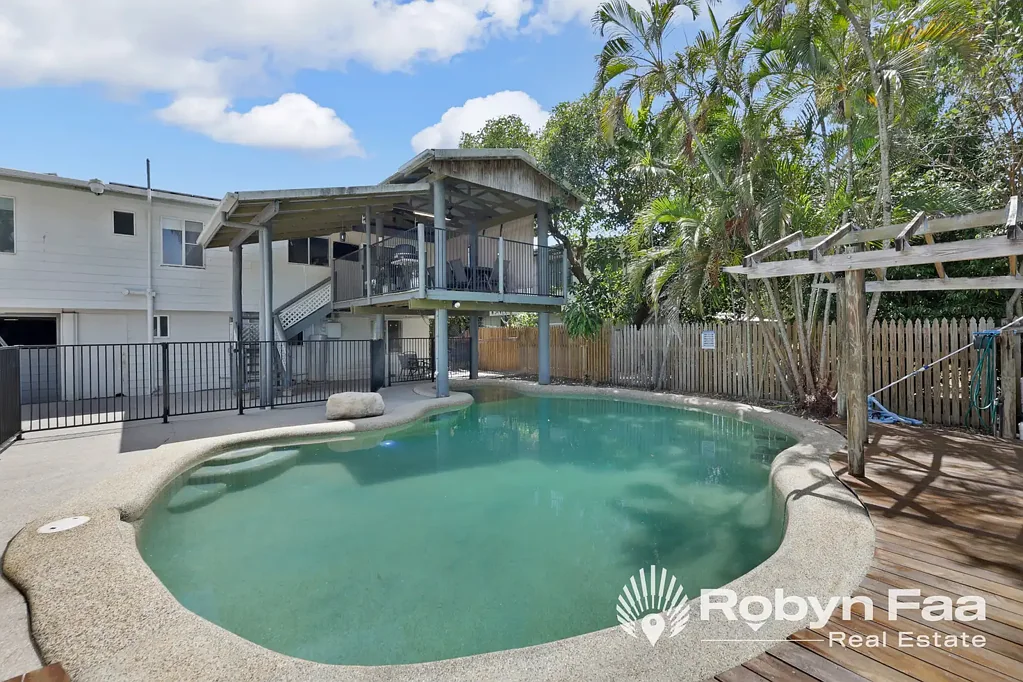 Slade Point 3 Bedroom YOUR COASTAL HAVEN – MOMENTS FROM THE BEACH & IN A PEACEFUL FAMILY-FRIENDLY NEIGHBOURHOOD.