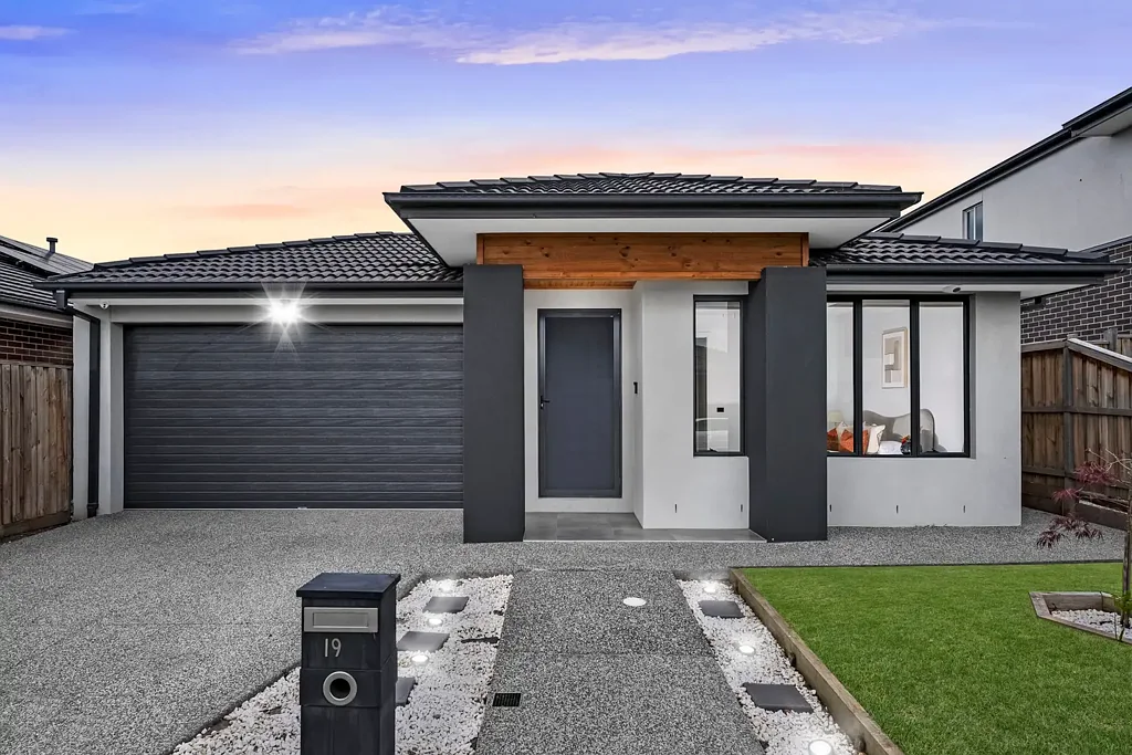 Effortless Modern Style & Serenity