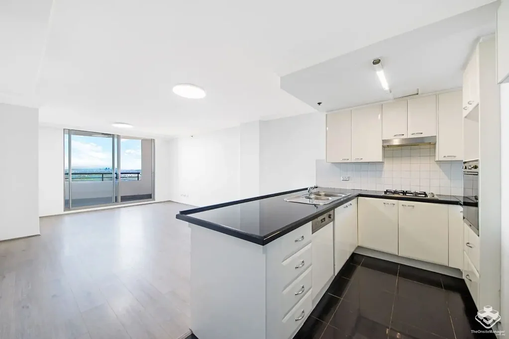 Chatswood 2房 Chatswood核心地段 19层全景视野 现代奢居 87平米宽敞设计 高端电器配备 度假村设施齐全 24小时安保 Spacious & Stylish 2-Bedroom Apartment with Panoramic Views