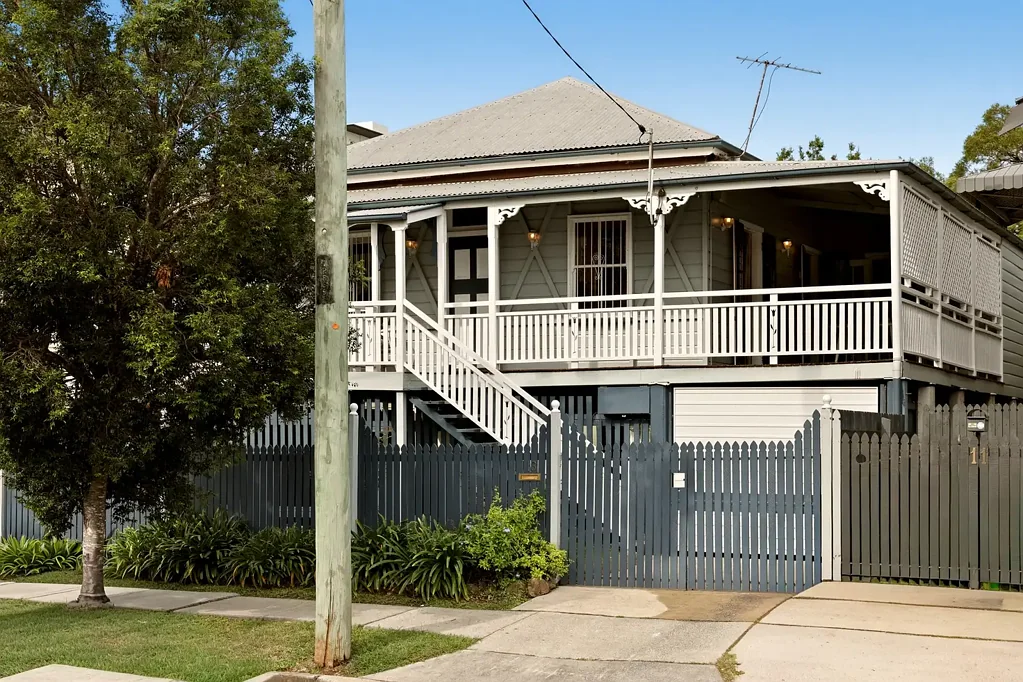 Nundah 3房 经典殖民地特色 环绕式走廊 405m²地块 空调 步行生活圈 悠然静谧居所 Character Cottage Full of Warmth and Charm