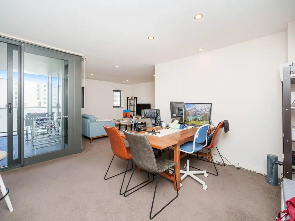 STUNNING 2 x BEDROOM APARTMENT-INNER CITY LIVING AT ITS BEST
