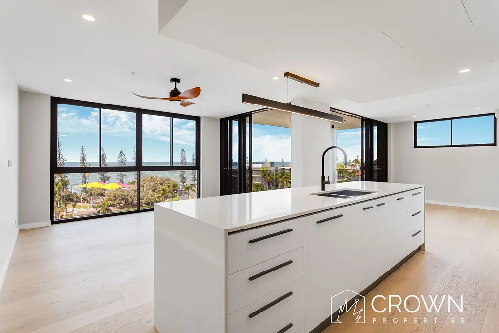Redcliffe 3房 Redcliffe 海滨生活邂逅现代奢华 Redcliffe Beachside Living Meets Modern Luxury