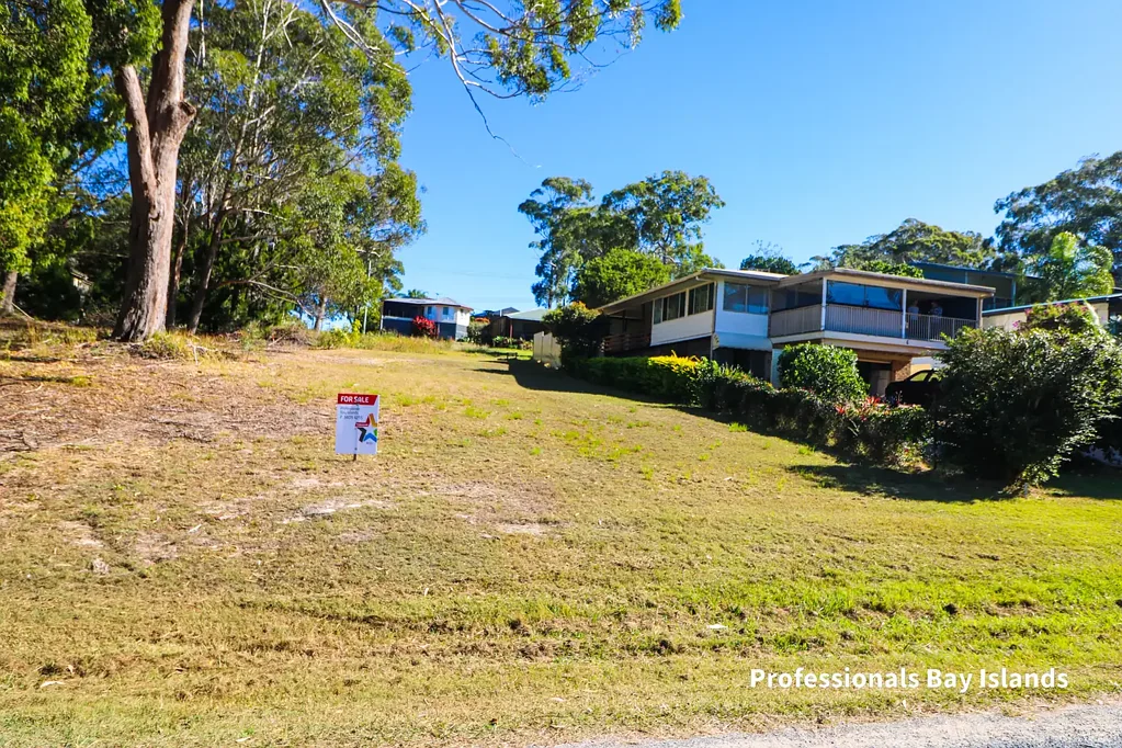 8 Seaview Street, Russell Island, QLD 4184