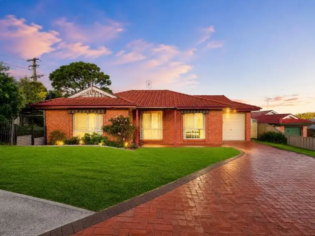 Mount Hutton 3 Bedroom Quiet Corner Block Living Close to Shopping, Transport & Lake Macquarie Lifestyle