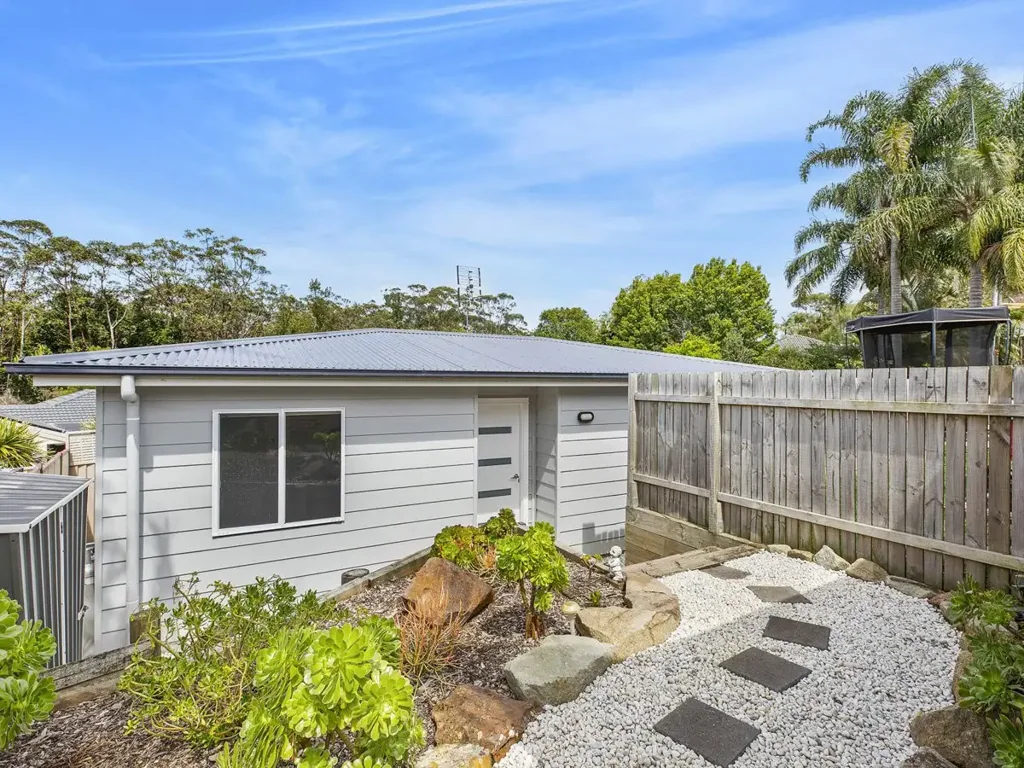 2a Jacaranda Avenue, Glenning Valley, NSW 2261, 2 ਕਮਰੇ, 1 ਬਾਥਰੂਮ, Flat