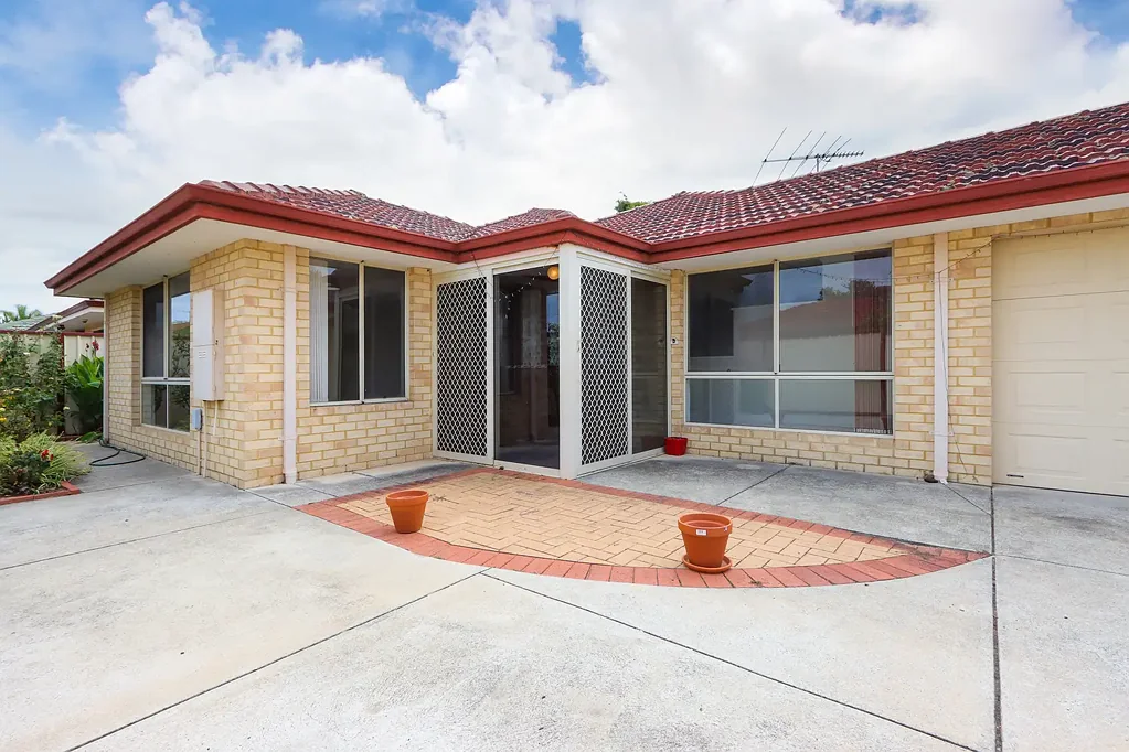 Belmont 3બેડરૂમ Immaculately Presented Home Offering Space, Comfort & Convenience