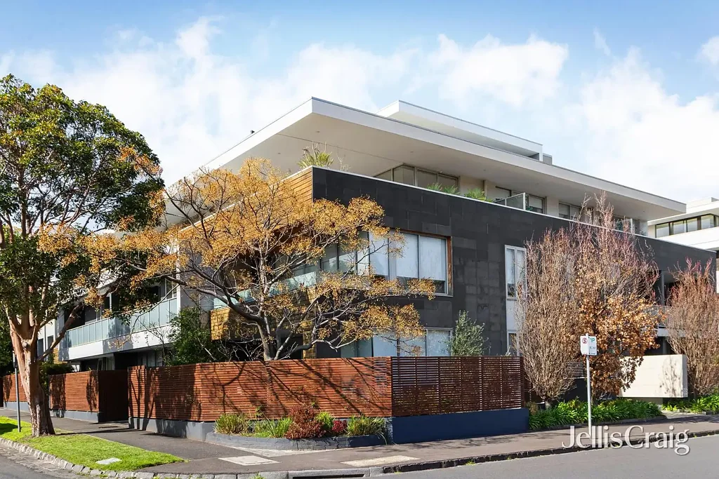 Brighton 2房 “Warleigh Suites” 精品生活，沐浴阳光 ‘Warleigh Suites’ Boutique living basking in sun