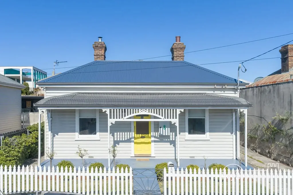 South Launceston 3房  Character, Style & Versatile Living