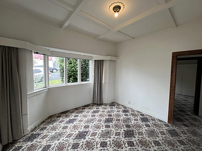 Upstairs Living in the Heart of Ellerslie - Water Included