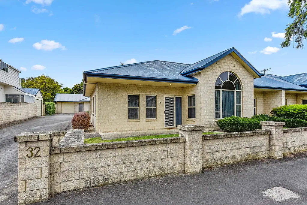 3 BEDROOM HOME UNIT CLOSE TO ALL AMENITIES