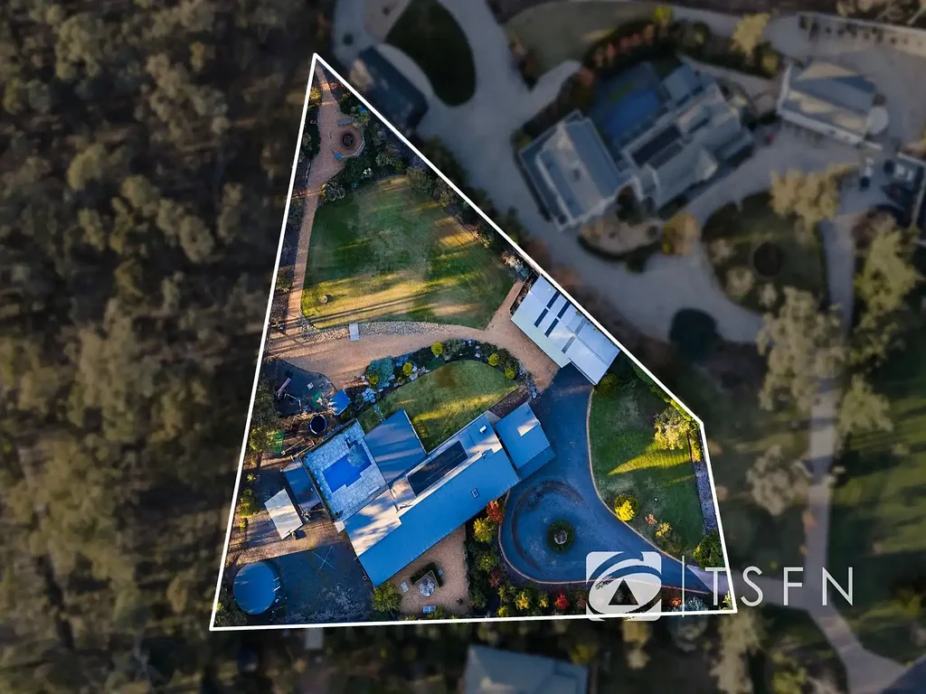 Strathfieldsaye 4房  Luxury family living in a record breaking neighbourhood